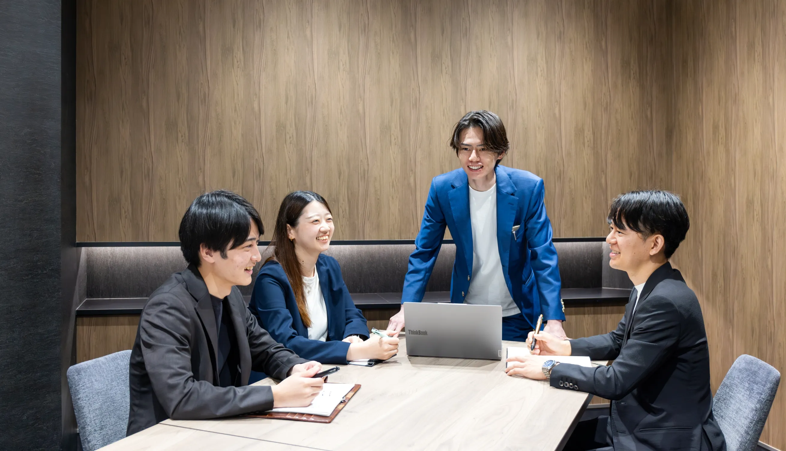 チームでの打ち合わせ